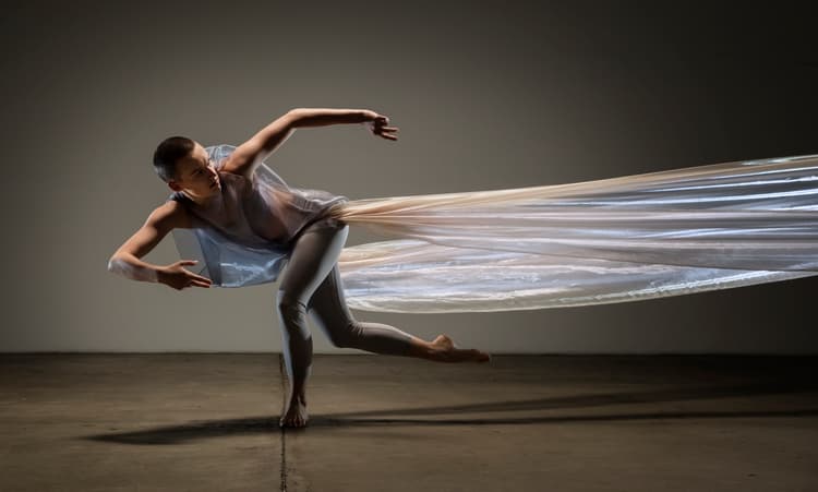 Through and Through | Choreography by Mia J. Chong | Photograph by RJ Muna | 2022